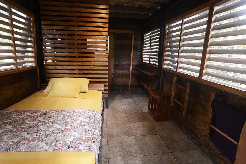 Jamu Lodge Puerto Montufar Exterior photo